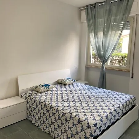 Appartamento Completamente Rinnovato, Con Giardino, A 100 Mt Dal Mare Marina di Massa Exterior foto