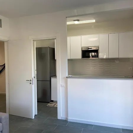 Appartamento Completamente Rinnovato, Con Giardino, A 100 Mt Dal Mare Marina di Massa Exterior foto