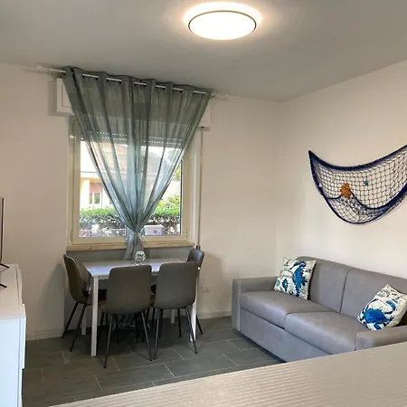Appartamento Completamente Rinnovato, Con Giardino, A 100 Mt Dal Mare Marina di Massa Exterior foto