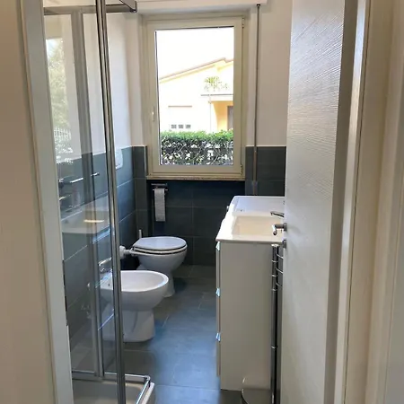 Appartamento Completamente Rinnovato, Con Giardino, A 100 Mt Dal Mare Marina di Massa Exterior foto