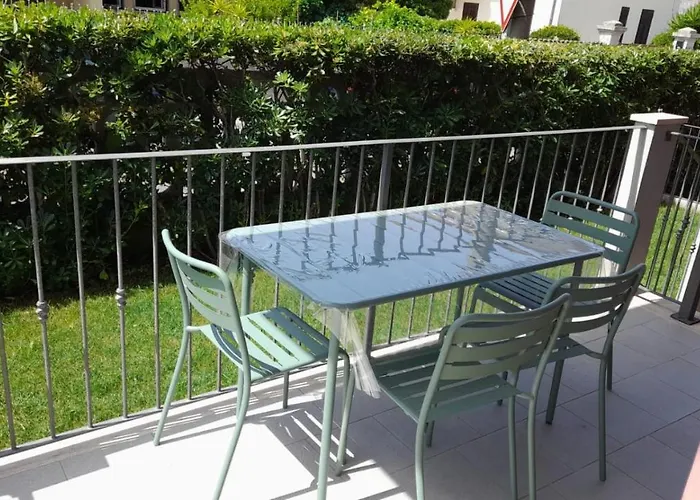 Appartamento Completamente Rinnovato, Con Giardino, A 100 Mt Dal Mare
