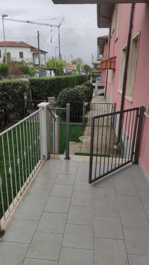Completamente Rinnovato, Con Giardino, A 100 Mt Dal Mare Apartment Marina di Massa