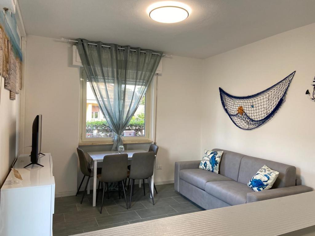Apartment Completamente Rinnovato, Con Giardino, A 100 Mt Dal Mare *