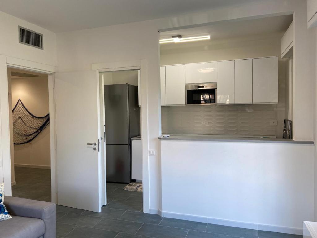 Appartement Completamente Rinnovato, Con Giardino, A 100 Mt Dal Mare